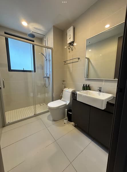 Kondominium untuk Dijual di Bay Laurel @ Country Garden Danga Bay - Bella Tan - Bathroom - PropertyGuru.com.my