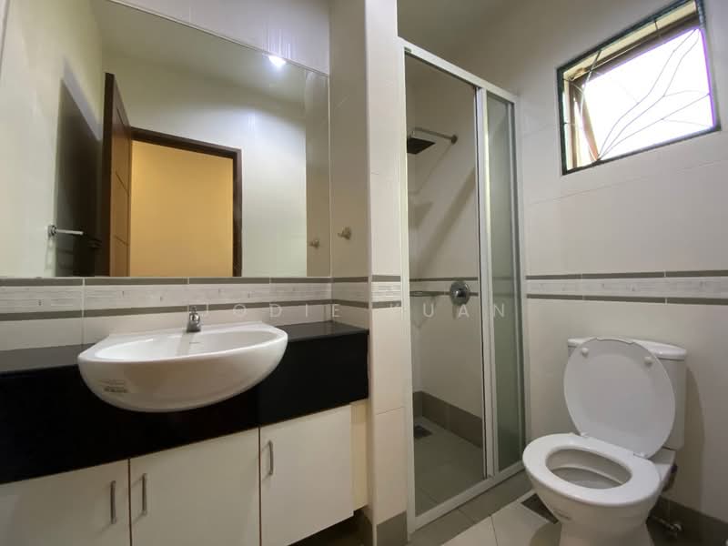 Bungalow for Rent in Meru Valley (Ipoh) - Jodie Kuan - Bedroom 2 En-Suite Bath - PropertyGuru.com.my