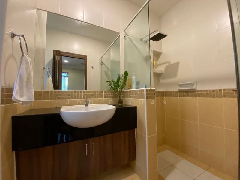 Bungalow for Rent in Meru Valley (Ipoh) - Jodie Kuan - Master Bedroom En-Suite Bath - PropertyGuru.com.my
