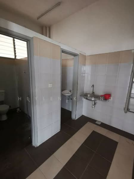 Semi-D Factory for Rent in Taman Perindustrian Air Hitam (Klang) - Heylen Kwang - Bathroom - PropertyGuru.com.my