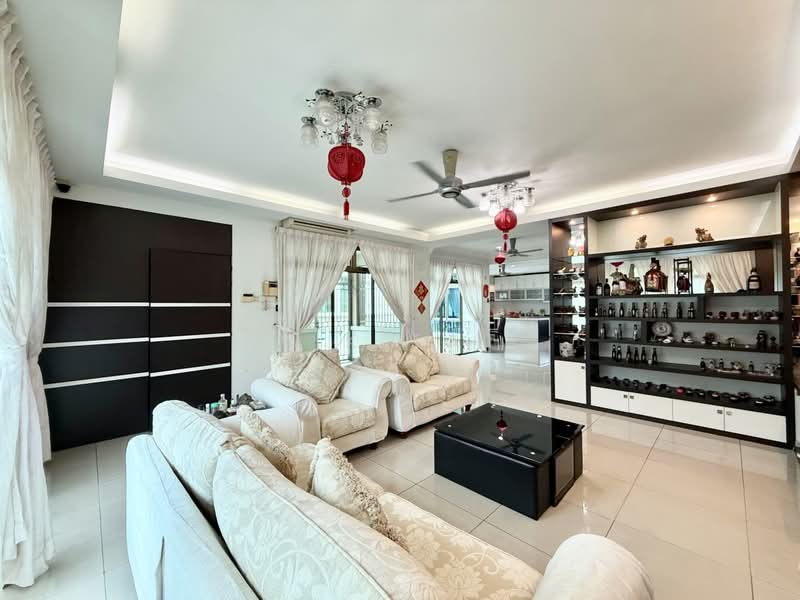 Semi-Detached House for Sale in Taman Sutera Utama (Skudai) - Yik Tat - Living Room - PropertyGuru.com.my