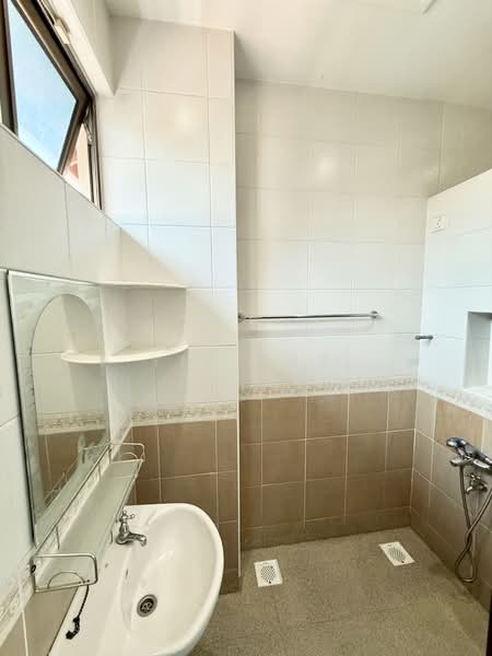 Semi-Detached House for Sale in Taman Sutera Utama (Skudai) - Yik Tat - Bathroom - PropertyGuru.com.my