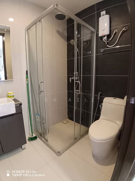 Condominium for Rent at Kings Bay @ Country Garden Danga Bay - Ida Aziz - Bathroom - PropertyGuru.com.my