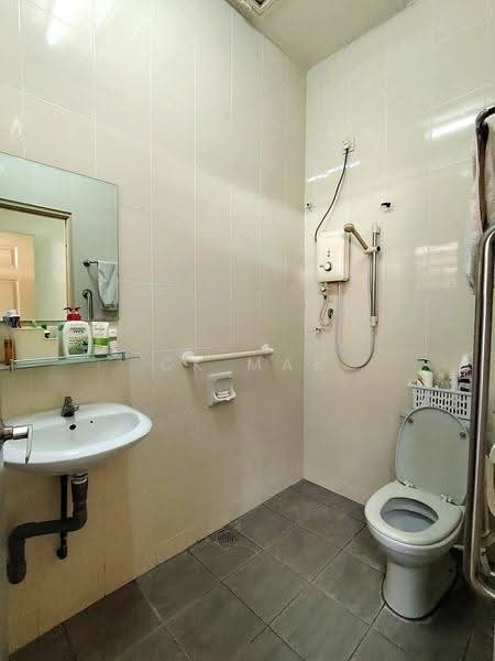1-storey Terraced House for Sale in Taman Ipoh Timur (Ipoh) - Ck Max - Bathroom - PropertyGuru.com.my