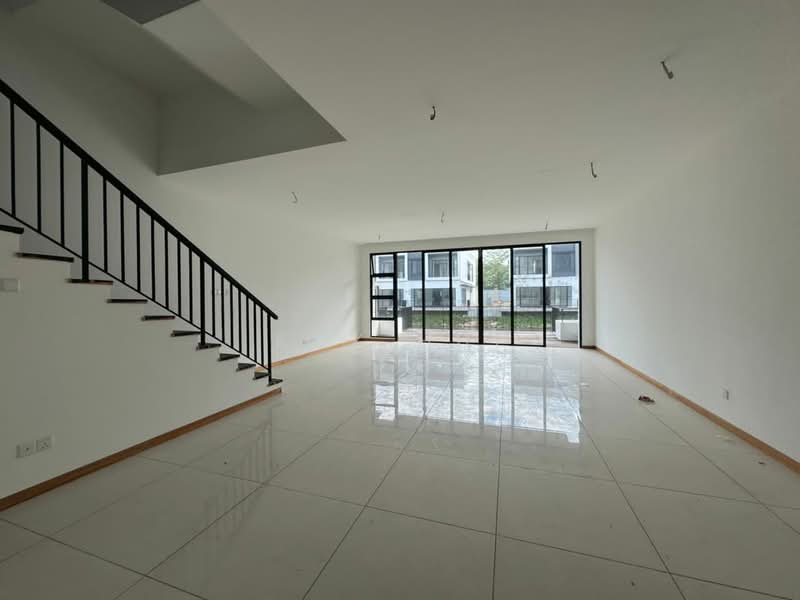 Rumah Teres 3 Tingkat untuk Dijual di Senibong (Permas Jaya) - Kok Hui - Living Room - PropertyGuru.com.my
