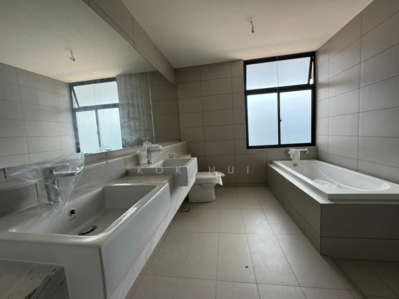 Rumah Teres 3 Tingkat untuk Dijual di Senibong (Permas Jaya) - Kok Hui - Bathroom - PropertyGuru.com.my