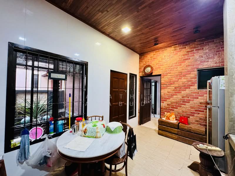 Rumah Teres untuk Dijual di Bukit Jelutong (Shah Alam) - Nahathir Shahabudin - Kitchen - PropertyGuru.com.my