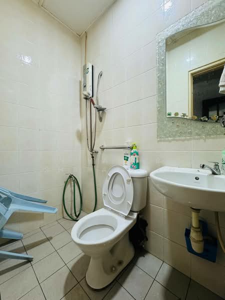 Rumah Teres untuk Dijual di Bukit Jelutong (Shah Alam) - Nahathir Shahabudin - Bathroom - PropertyGuru.com.my