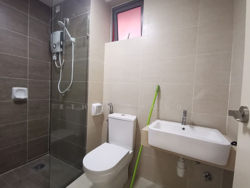 Servis Apartment untuk Disewa di Gravit8, Klang - Ethan Chong - Bathroom - PropertyGuru.com.my