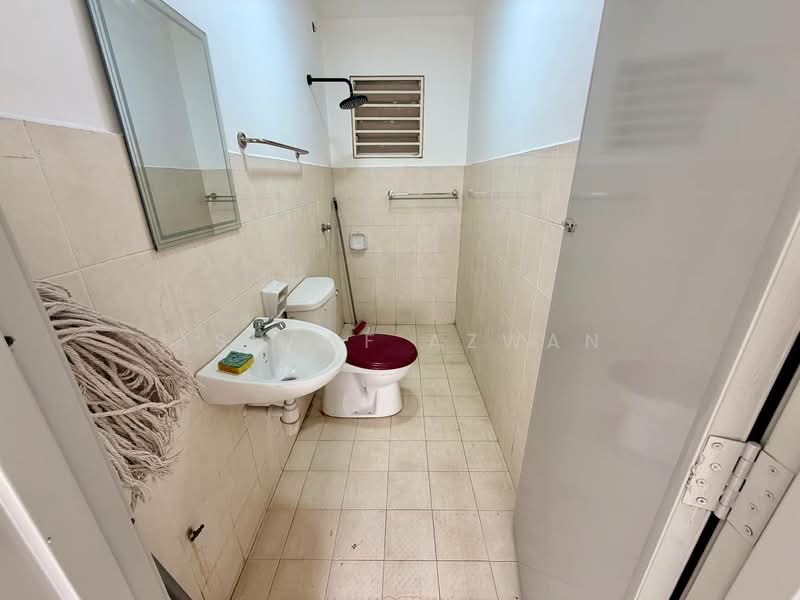 Pangsapuri untuk Dijual di Baiduri Court Apartment - Ashraf Azwan - Bathroom - PropertyGuru.com.my