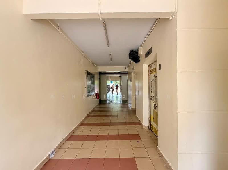 Pangsapuri untuk Dijual di Baiduri Court Apartment - Ashraf Azwan - Corridor - PropertyGuru.com.my