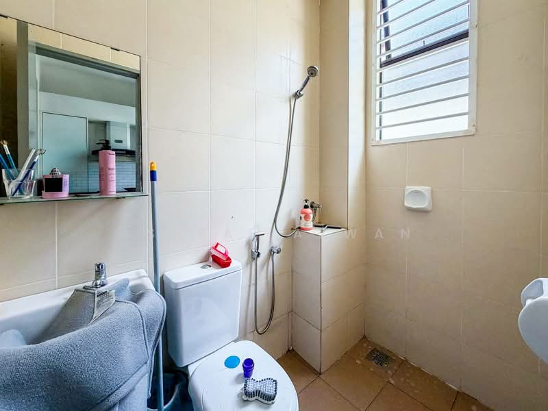 Terraced House for Sale in Bandar Putera 2 (Klang) - Ashraf Azwan - Bathroom - PropertyGuru.com.my