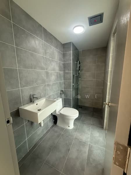 Servis Apartment untuk Disewa di 121 Residences - Ethan Swe - Bathroom - PropertyGuru.com.my