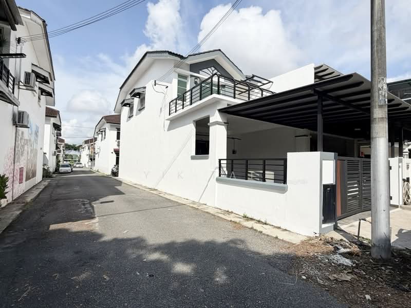 Rumah Teres 2 Tingkat untuk Dijual di Taman Mount Austin (Tebrau) - Yik Tat - Exterior - PropertyGuru.com.my