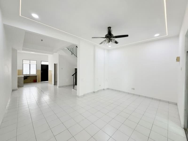 Rumah Teres 2 Tingkat untuk Dijual di Taman Mount Austin (Tebrau) - Yik Tat - Living Room - PropertyGuru.com.my