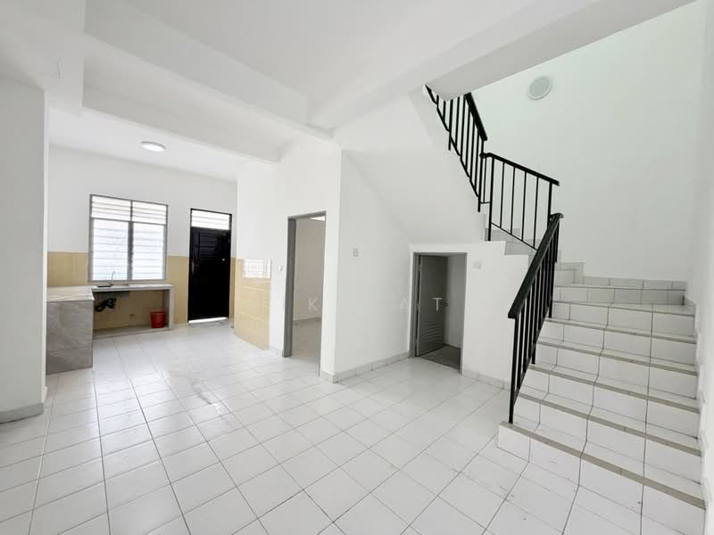 Rumah Teres 2 Tingkat untuk Dijual di Taman Mount Austin (Tebrau) - Yik Tat - Kitchen - PropertyGuru.com.my