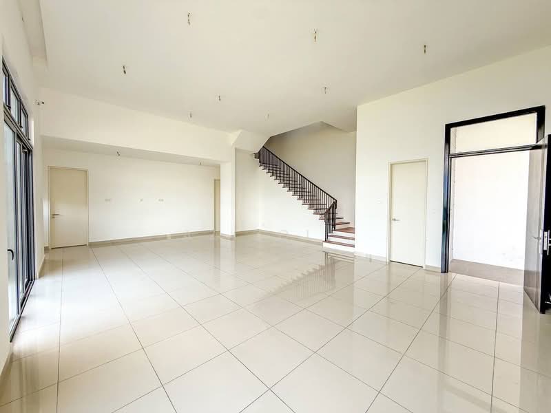 Rumah Berkembar untuk Dijual di Shah Alam (Selangor) - Azizol . - Living Room - PropertyGuru.com.my