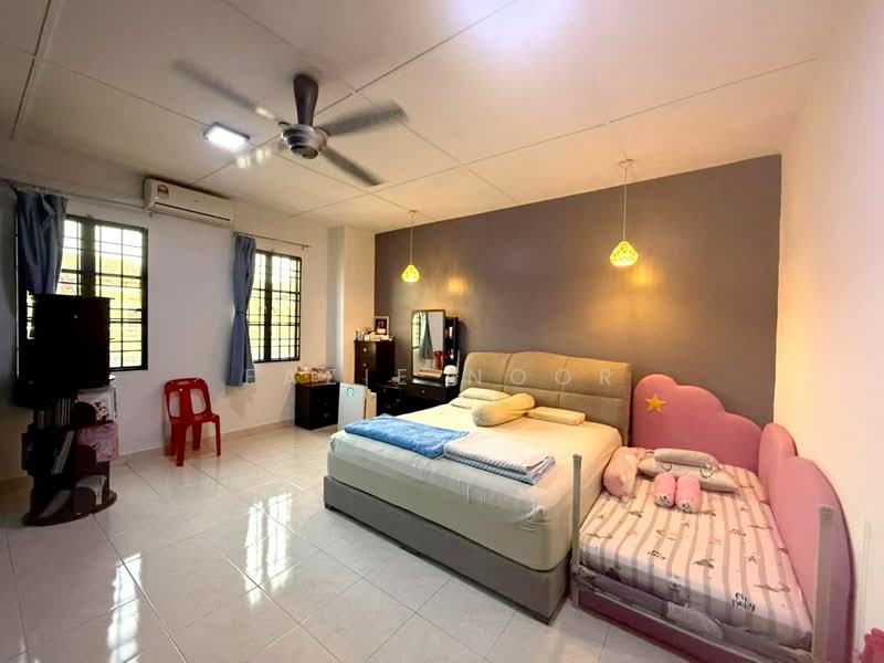 2-storey Terraced House for Sale in Bandar Nusaputra (Puchong) - Fazie Noor - Bedroom - PropertyGuru.com.my