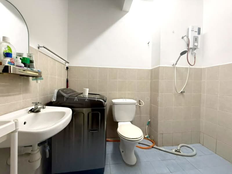 2-storey Terraced House for Sale in Bandar Nusaputra (Puchong) - Fazie Noor - Bathroom - PropertyGuru.com.my