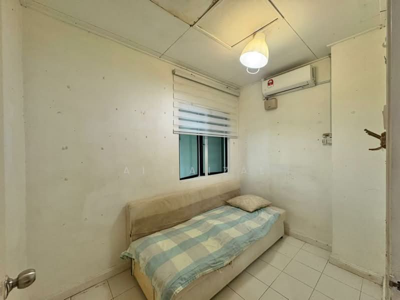 2-storey Terraced House for Sale in Alam Sari (Bangi) - Ai Faizal - Bedroom - PropertyGuru.com.my
