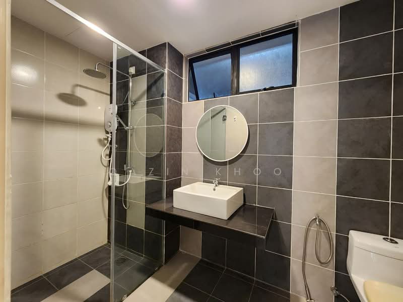 Condominium for Sale at Upper East @ Tiger Lane - Qazin Khoo - Bathroom - PropertyGuru.com.my