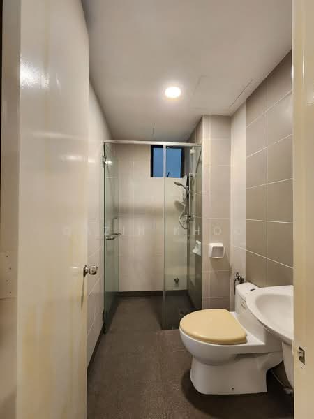 Condominium for Sale at Upper East @ Tiger Lane - Qazin Khoo - Bathroom - PropertyGuru.com.my