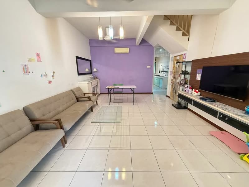 3-storey Terraced House for Sale in Subang Bestari (Shah Alam) - Tom Yip - Living Room - PropertyGuru.com.my