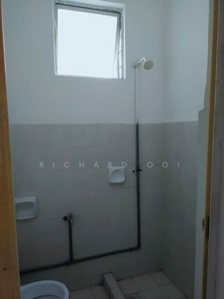 Apartment for Rent at Pangsapuri Lagoon Perdana - Richard Ooi - Bathroom - PropertyGuru.com.my