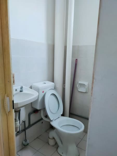 Apartment for Rent at Pangsapuri Lagoon Perdana - Richard Ooi - Bathroom - PropertyGuru.com.my
