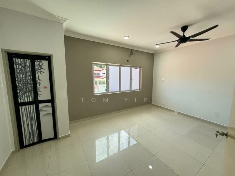 Rumah Teres 2 Tingkat untuk Dijual di Rawang Perdana 2 (Rawang) - Tom Yip - Living Room - PropertyGuru.com.my