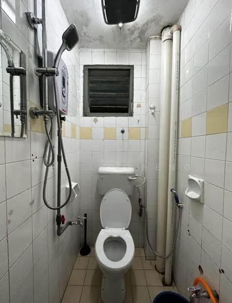 Flat for Rent at Larkin Perdana - Loh Lee Peng - Bathroom - PropertyGuru.com.my