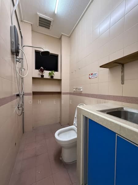 Flat for Rent at Taman Perling - Loh Lee Peng - Bathroom - PropertyGuru.com.my