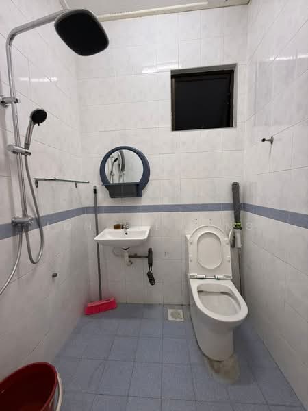 Flat for Rent at Taman Perling - Loh Lee Peng - Bathroom - PropertyGuru.com.my