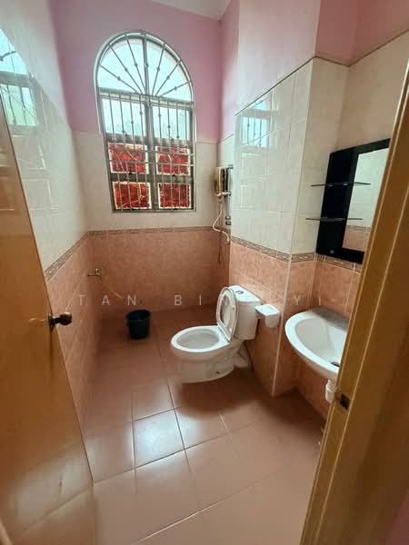 2-storey Terraced House for Sale in Taman Desa Cemerlang (Ulu Tiram) - Tan Bing Yi - Bathroom - PropertyGuru.com.my
