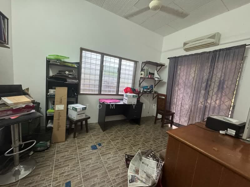 Rumah Banglo untuk Dijual di Desa Melor (Serendah) - Tom Yip - Study - PropertyGuru.com.my
