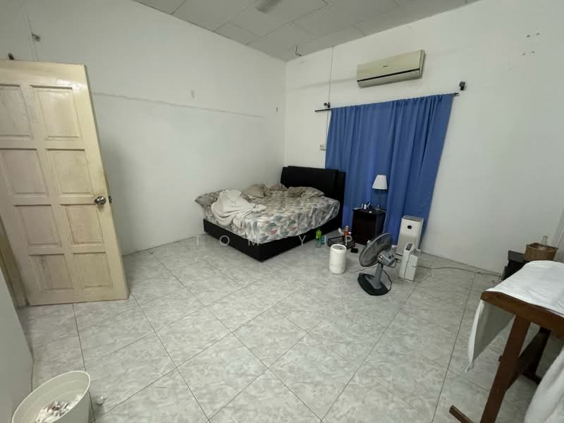 Rumah Banglo untuk Dijual di Desa Melor (Serendah) - Tom Yip - Bedroom - PropertyGuru.com.my