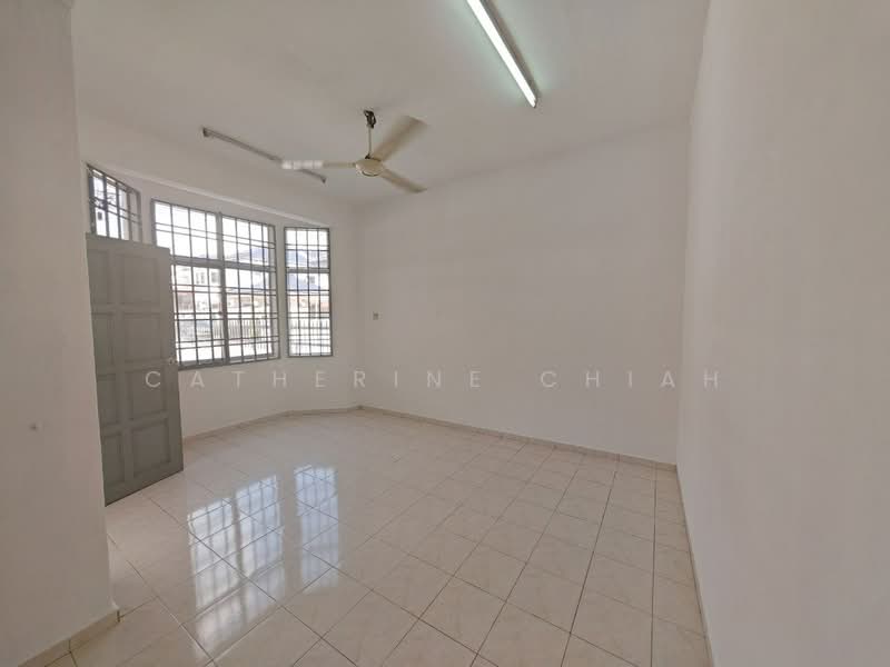 Rumah Teres 2 Tingkat untuk Dijual di Taman Tiara (Tangkak) - Catherine Chiah - Living Room - PropertyGuru.com.my