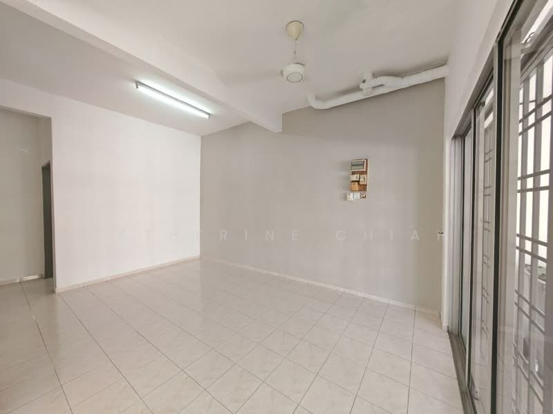 Rumah Teres 2 Tingkat untuk Dijual di Taman Tiara (Tangkak) - Catherine Chiah - Living Room - PropertyGuru.com.my