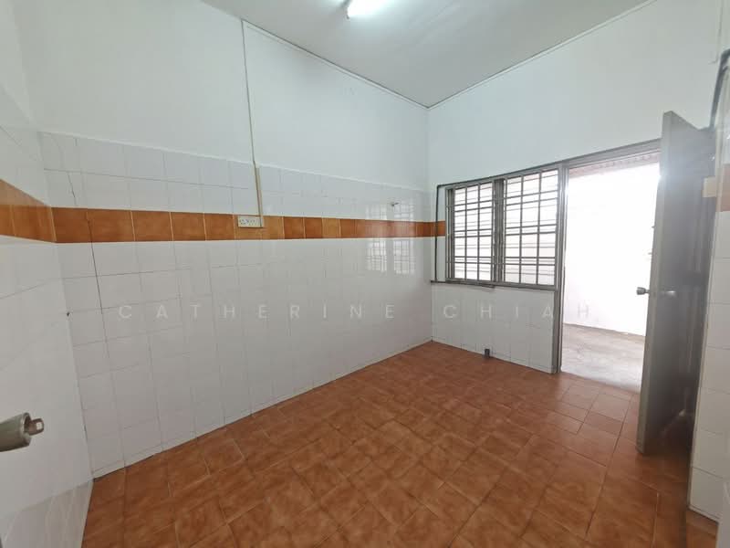Rumah Teres 2 Tingkat untuk Dijual di Taman Tiara (Tangkak) - Catherine Chiah - Kitchen - PropertyGuru.com.my