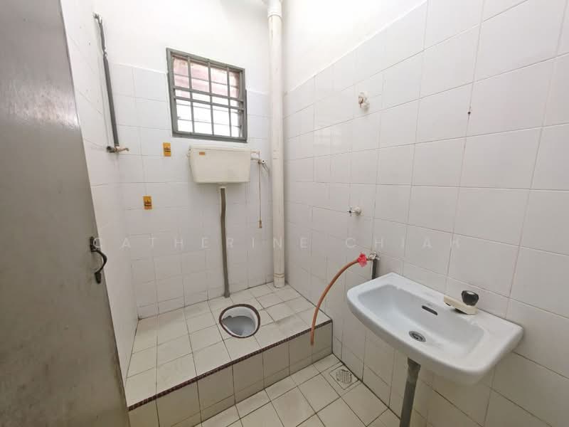 Rumah Teres 2 Tingkat untuk Dijual di Taman Tiara (Tangkak) - Catherine Chiah - Bathroom - PropertyGuru.com.my