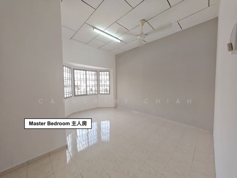 Rumah Teres 2 Tingkat untuk Dijual di Taman Tiara (Tangkak) - Catherine Chiah - Master Bedroom - PropertyGuru.com.my