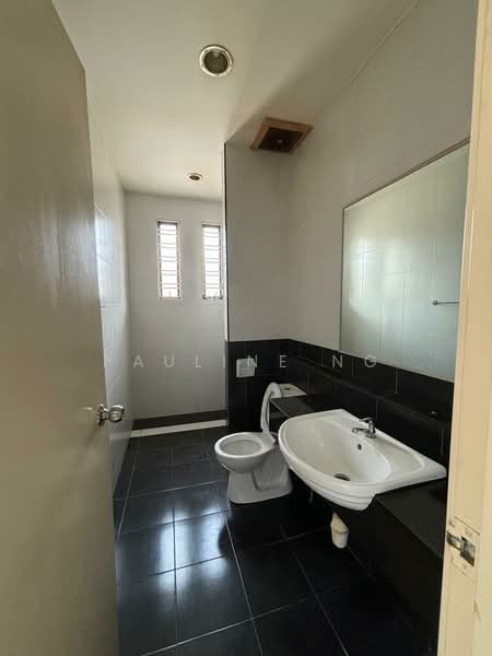 Rumah Teres 2 Tingkat untuk Disewa di Taman Seri Austin (Tebrau) - Pauline Ng - Bathroom - PropertyGuru.com.my