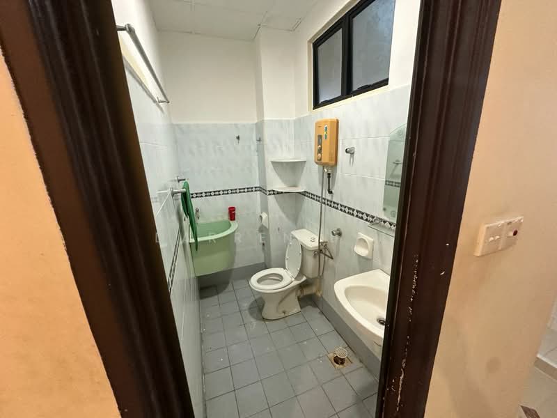 Rumah Teres 2 Tingkat untuk Dijual di Bayan Lepas (Penang) - Darren Lye - Bathroom - PropertyGuru.com.my