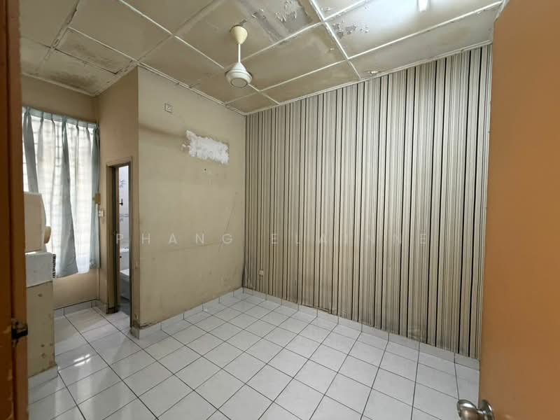 1-storey Terraced House for Sale in Taman Molek (Johor Bahru) - Phang Elainne - Interior - PropertyGuru.com.my