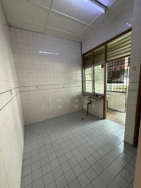 1-storey Terraced House for Sale in Taman Molek (Johor Bahru) - Phang Elainne - Kitchen - PropertyGuru.com.my