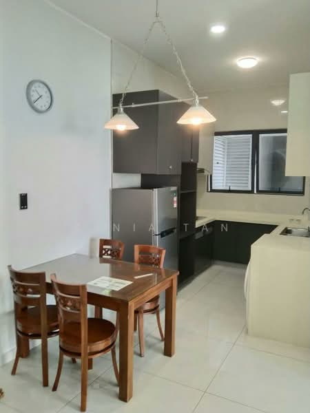 Kondominium untuk Dijual di Lovell @ Country Garden Danga Bay - Genia Tan - Kitchen - PropertyGuru.com.my