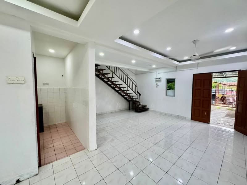 2-storey Terraced House for Sale in Bukit Sentosa (Rawang) - Elwin Mah - Living Room - PropertyGuru.com.my