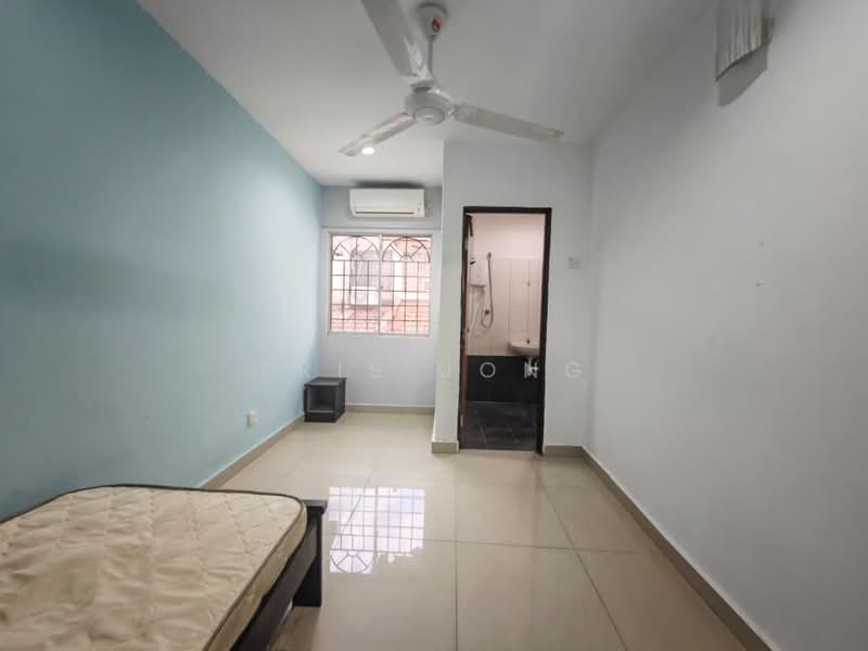 Rumah Teres untuk Disewa di Bandar Country Homes (Rawang) - Tris Jong - Bedroom - PropertyGuru.com.my