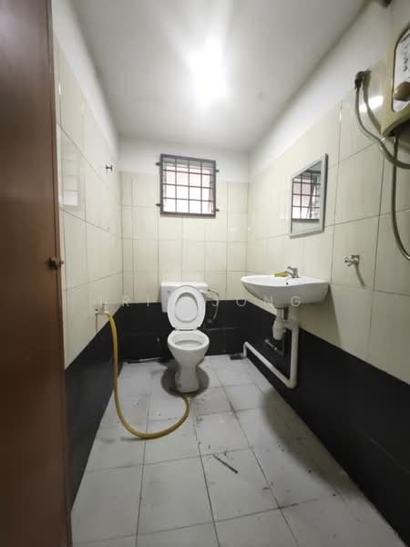 Rumah Teres untuk Disewa di Bandar Country Homes (Rawang) - Tris Jong - Bathroom - PropertyGuru.com.my