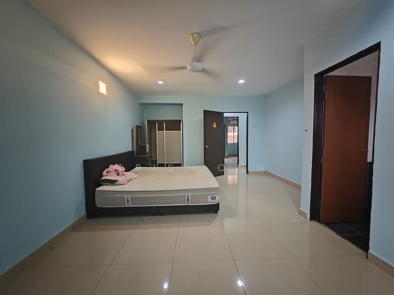 Rumah Teres untuk Disewa di Bandar Country Homes (Rawang) - Tris Jong - Bedroom - PropertyGuru.com.my